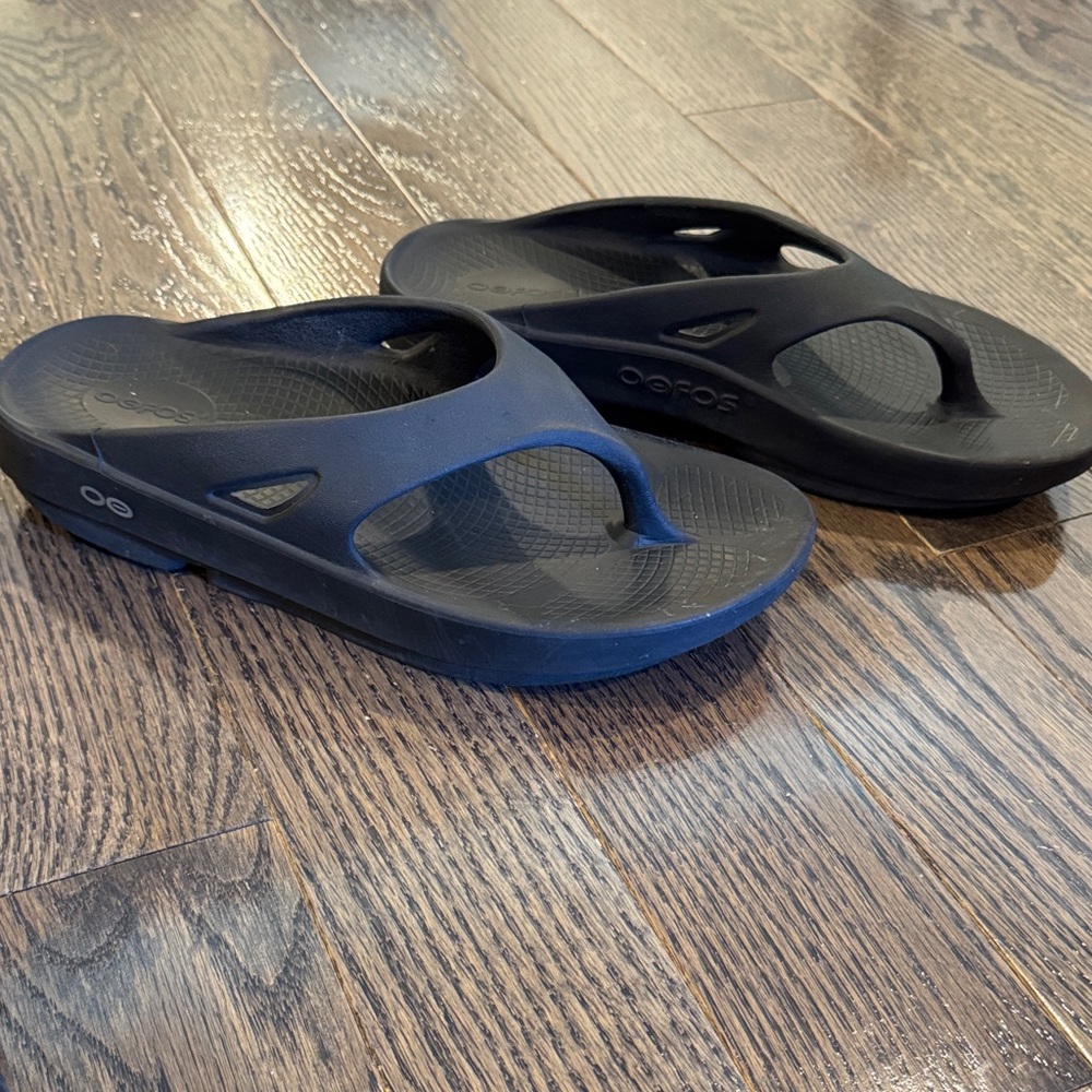 OOFOS Women's Classic Black cloud flip flop Sandals - Picture 5 of 6